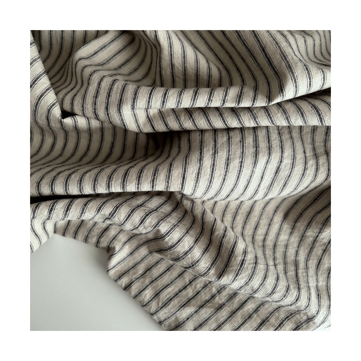 Lin et coton à rayures noires tissées coloris grège Qualité Oeko-tex - 1