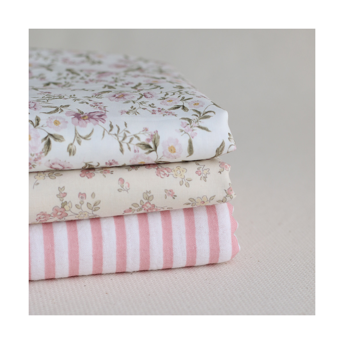 copy of Romy - Popeline douce coton organique fond ivoire imprimé fleuri