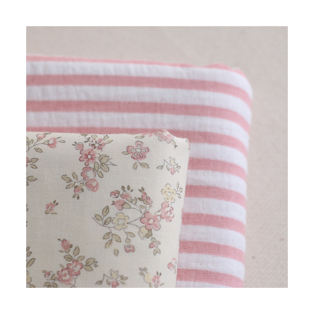 copy of Romy - Popeline douce coton organique fond ivoire imprimé fleuri