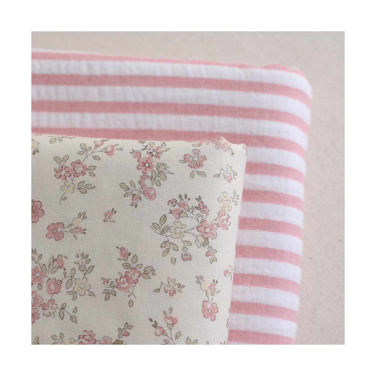 copy of Romy - Popeline douce coton organique fond ivoire imprimé fleuri