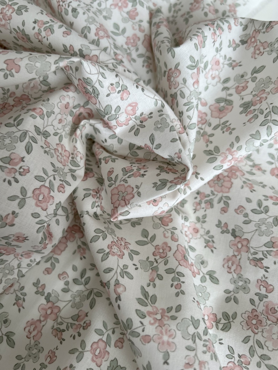 June - Popeline de coton douce BIO imprimé fleuri vert sauge et rose Tissus issus de l'agriculture biologique  - 3