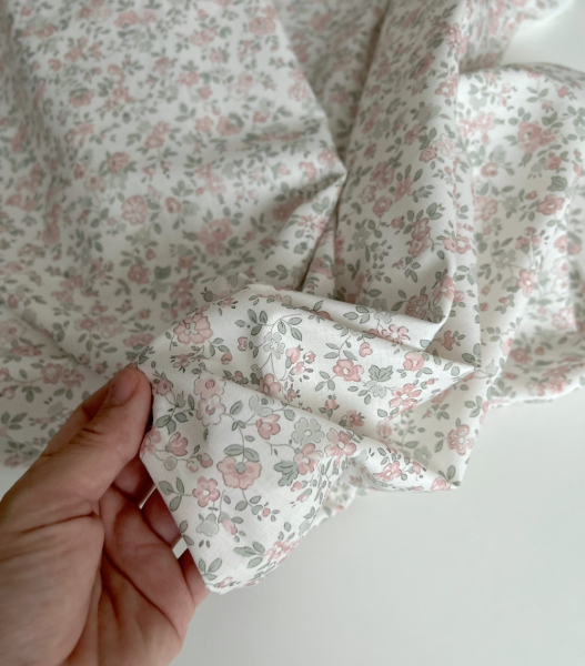 June - Popeline de coton douce BIO imprimé fleuri vert sauge et rose Tissus issus de l'agriculture biologique  - 1 2