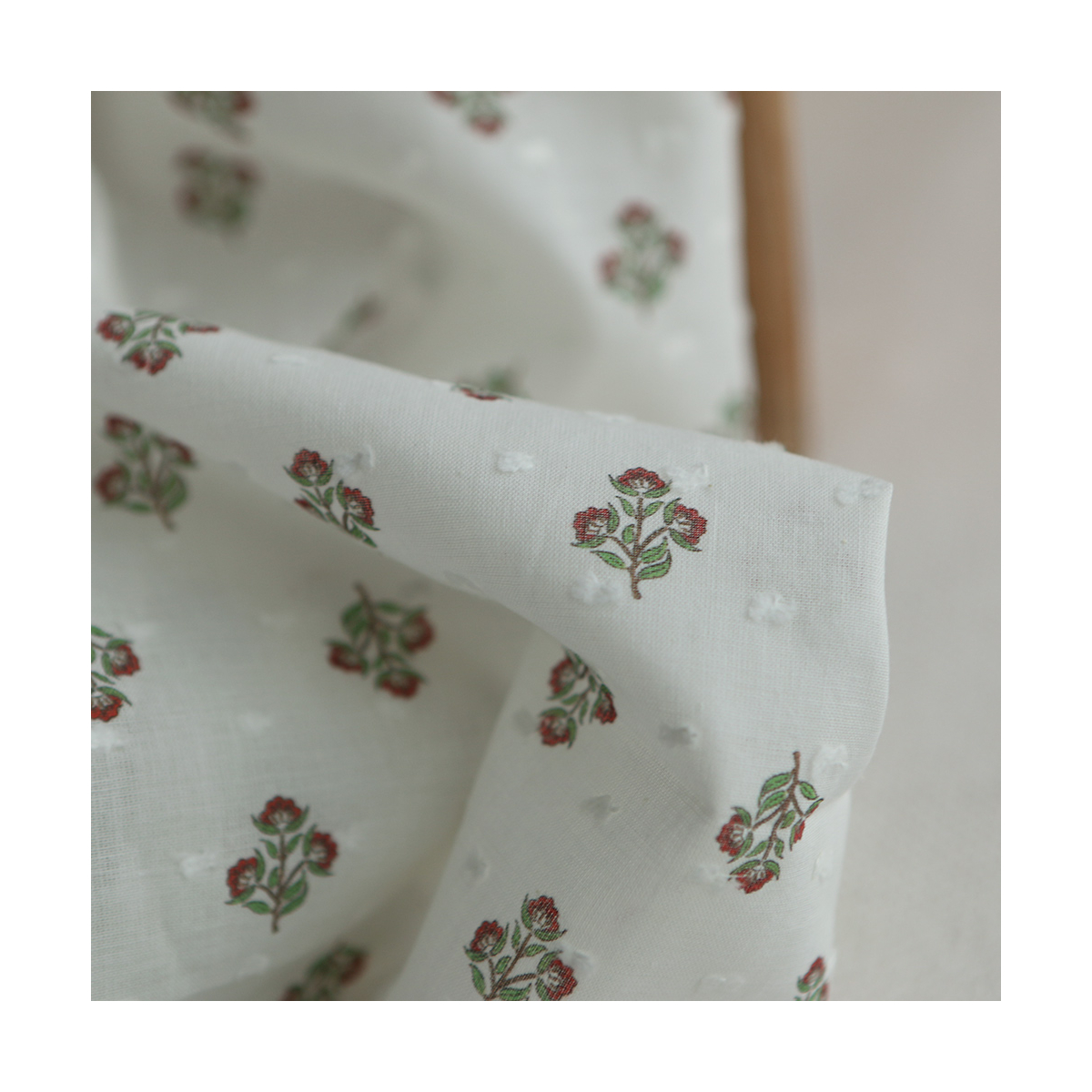 Hazel - Plumetis de coton imprimé fleuri vert et rouge