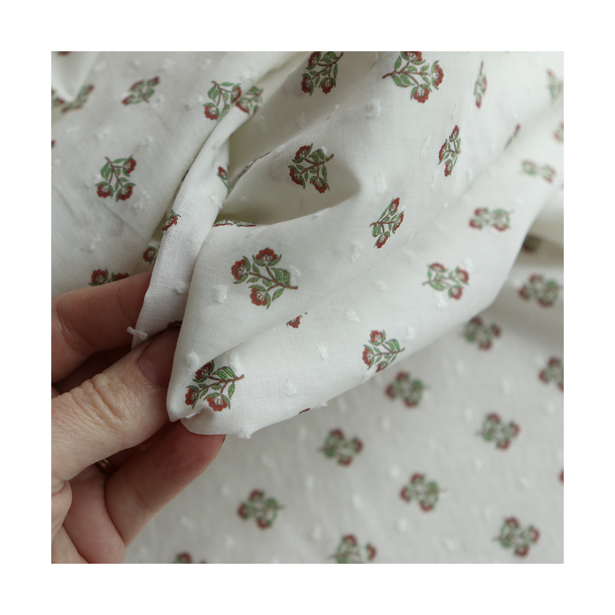 Hazel - Plumetis de coton imprimé fleuri vert et rouge