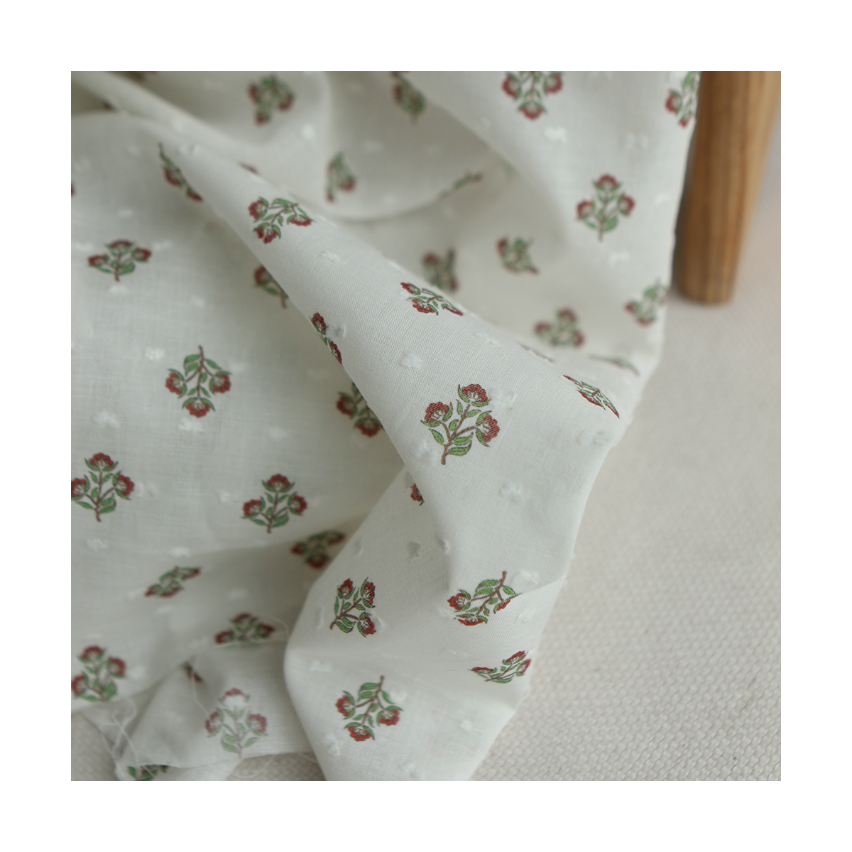 Hazel - Plumetis de coton imprimé fleuri vert et rouge