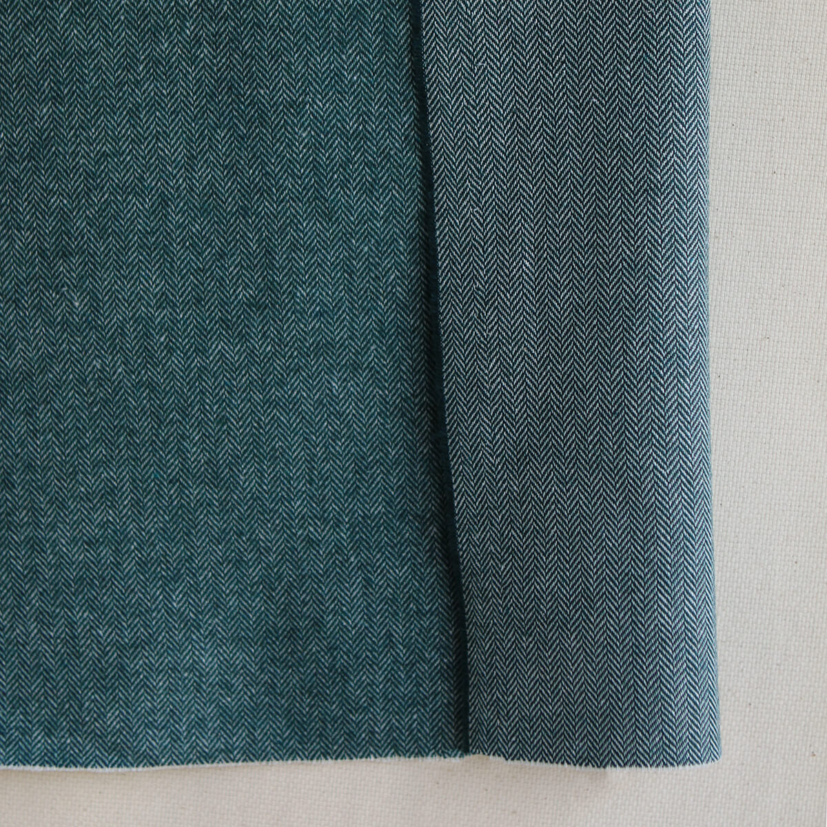 copy of Tissu chevrons texturé coton / laine coloris framboise