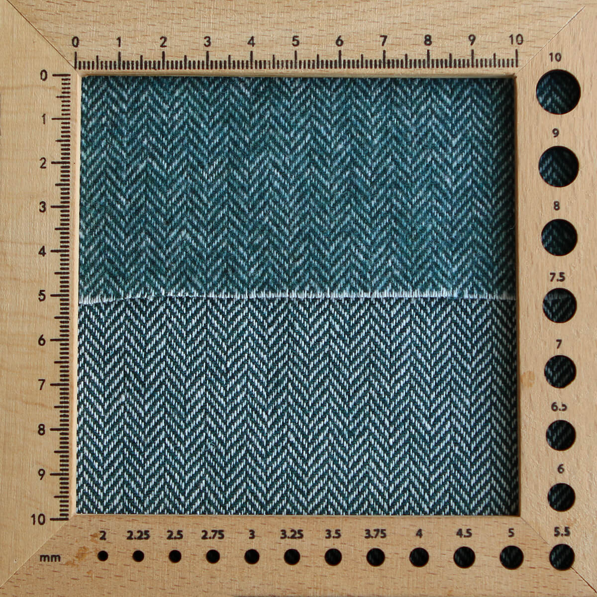 copy of Tissu chevrons texturé coton / laine coloris framboise