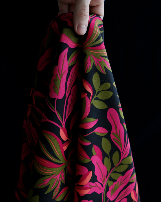 Nerida - Coton satiné Nerida Hansen à imprimé fleuri noir et fuschia