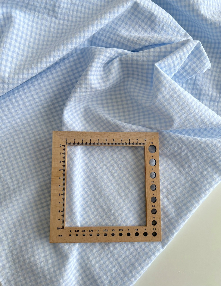 Seersucker / Coton gaufré vichy mini 3mm bleu ciel / blanc