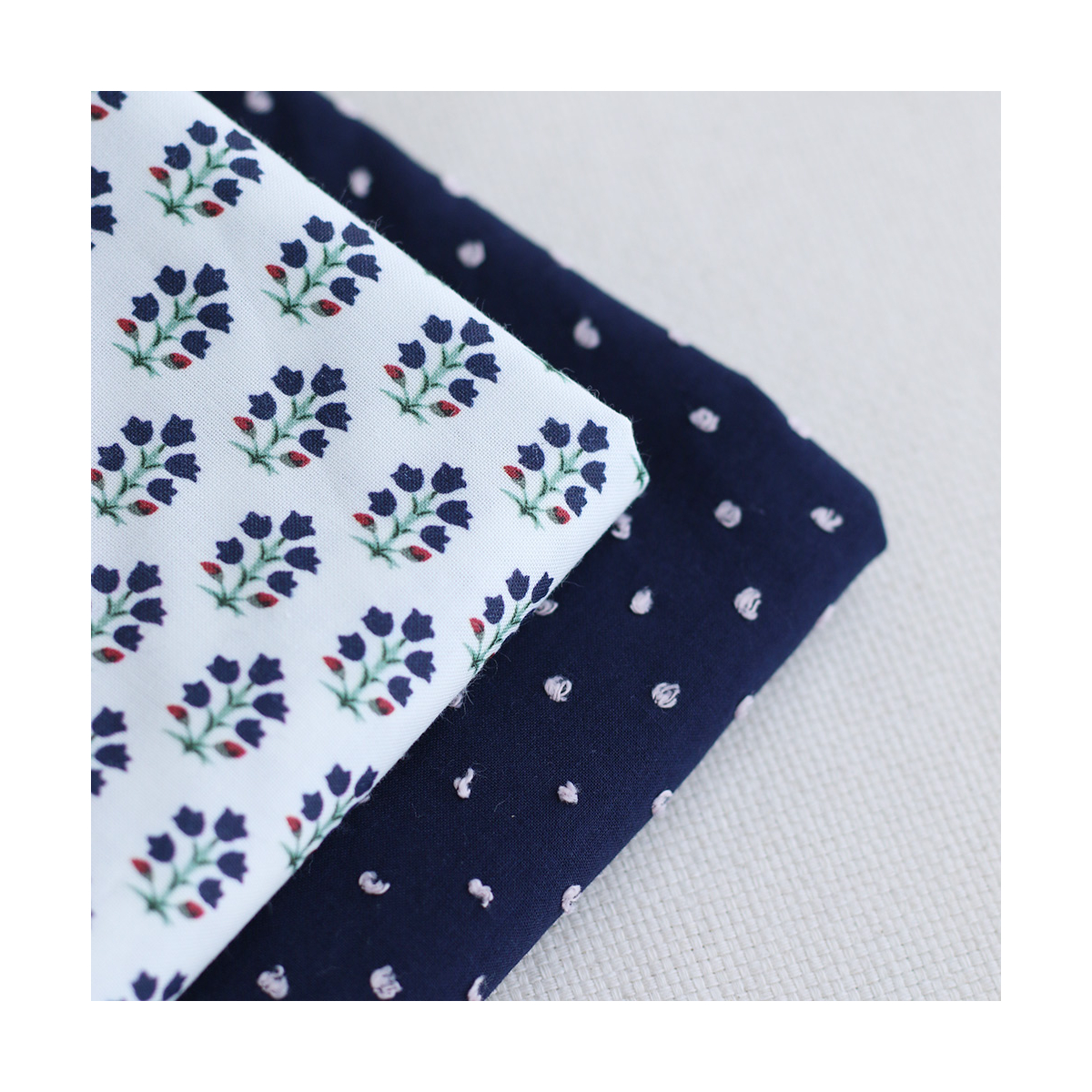 copy of Scarlett - Popeline douce coton organique fond ivoire fleuri bleu