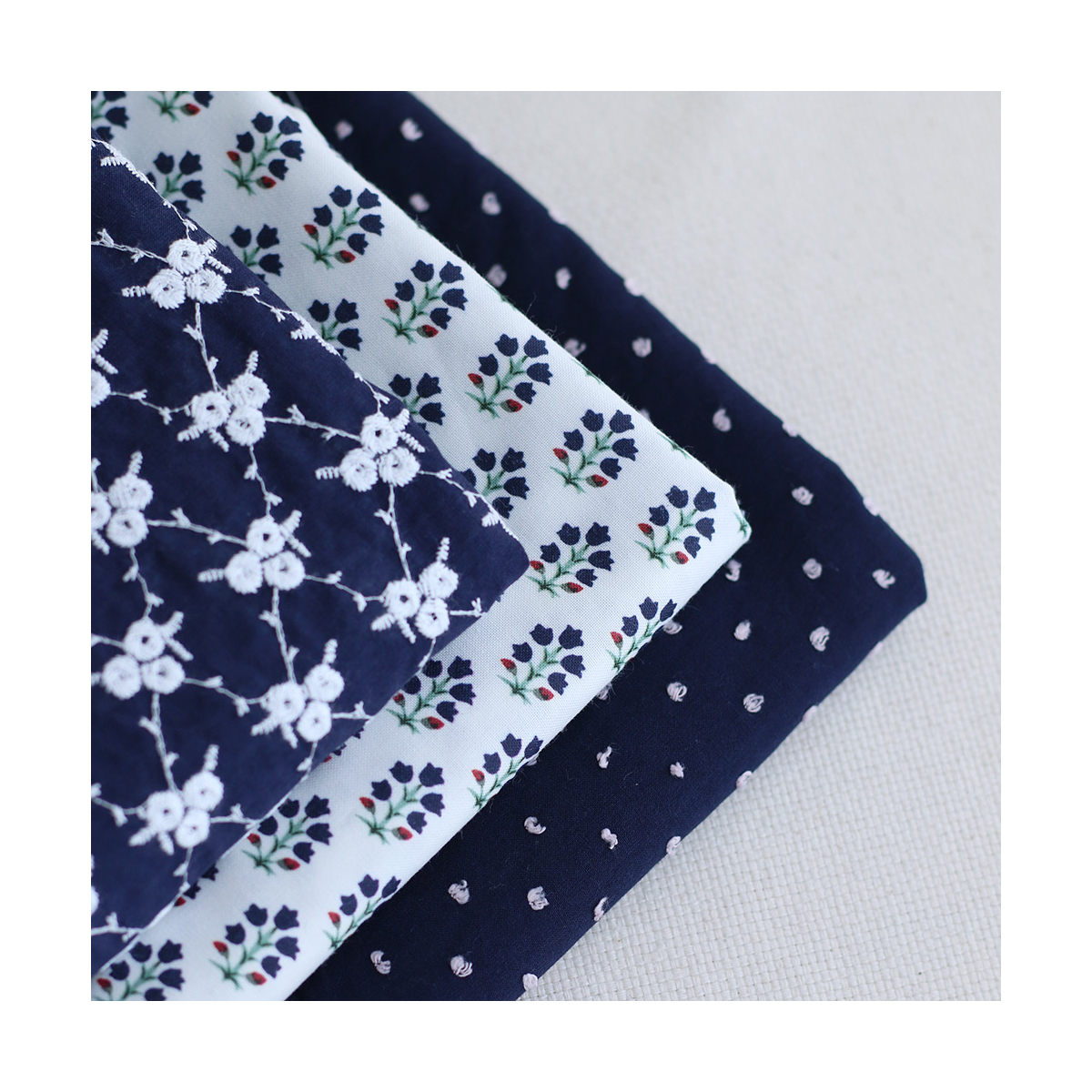 copy of Scarlett - Popeline douce coton organique fond ivoire fleuri bleu