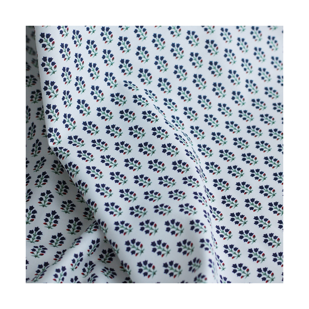 copy of Scarlett - Popeline douce coton organique fond ivoire fleuri bleu