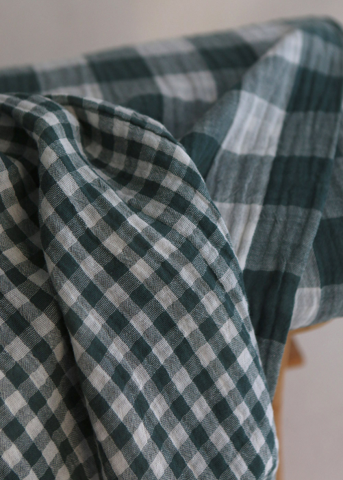 Double gaze de coton vichy réversible blanc / vert sapin