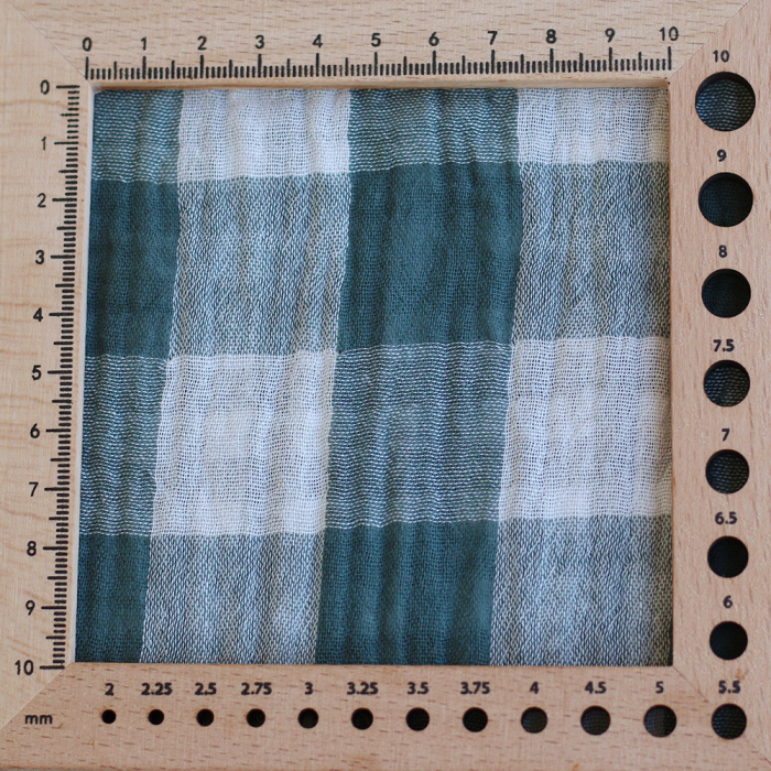 Double gaze de coton vichy réversible blanc / vert sapin