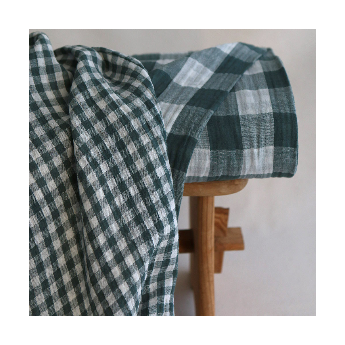 Double gaze de coton vichy réversible blanc / vert sapin