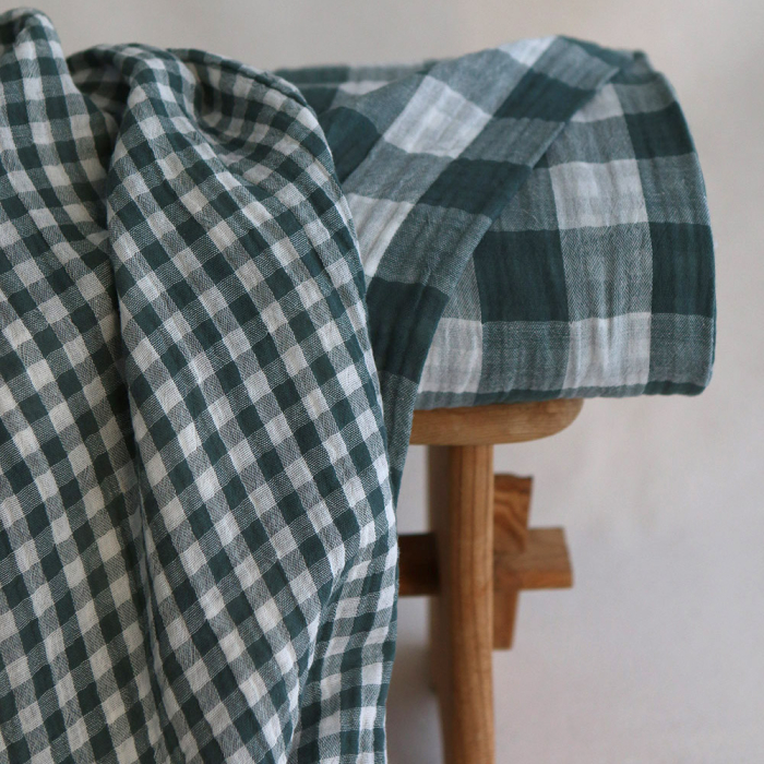 Double gaze de coton vichy réversible blanc / vert sapin