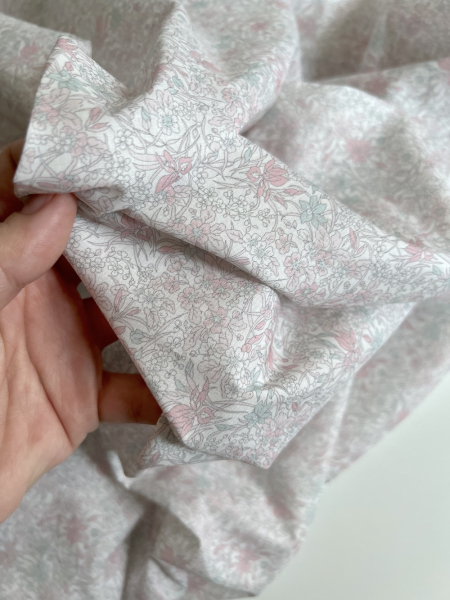 Lola - Batiste de coton bio SILKYNE à imprimé fleuri pastel clair Tissus issus de l'agriculture biologique  - 1 2