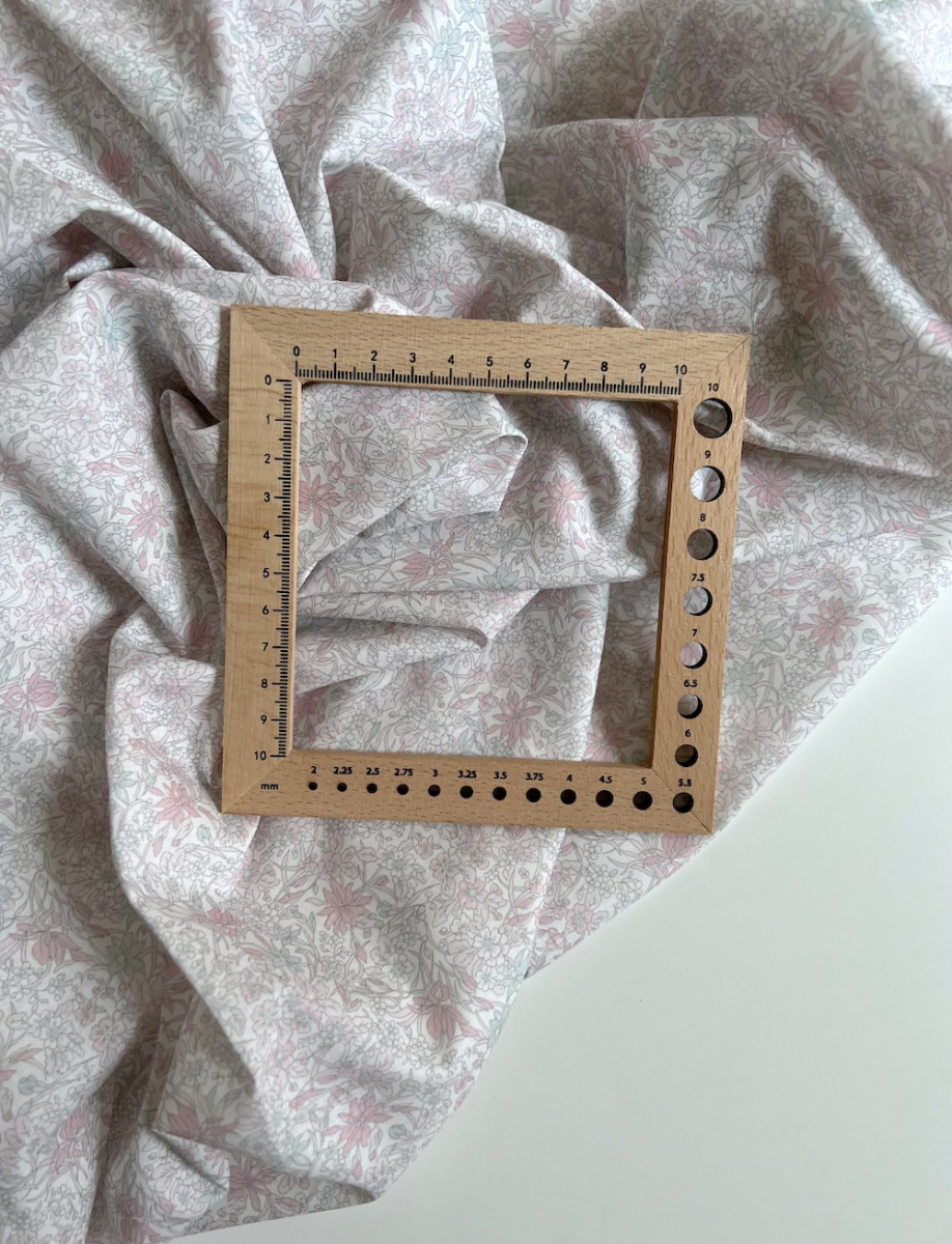 Lola - Batiste de coton bio SILKYNE à imprimé fleuri pastel clair Tissus issus de l'agriculture biologique  - 7