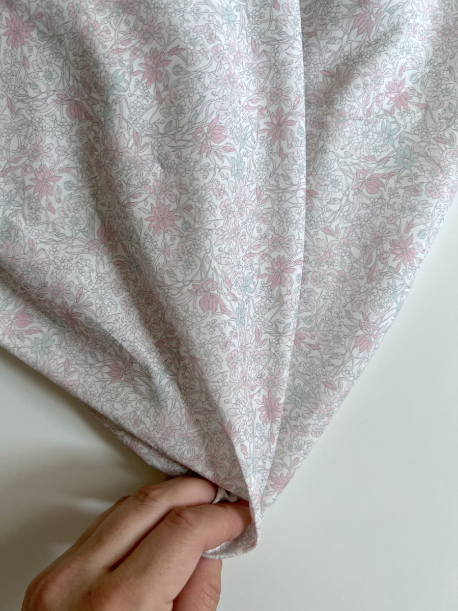 Lola - Batiste de coton bio SILKYNE à imprimé fleuri pastel clair Tissus issus de l'agriculture biologique  - 8