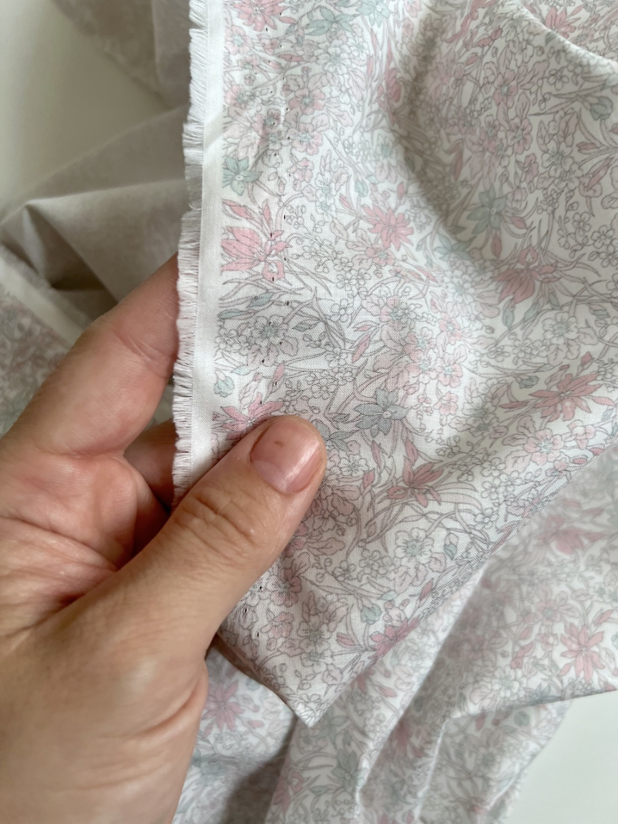 Lola - Batiste de coton bio SILKYNE à imprimé fleuri pastel clair Tissus issus de l'agriculture biologique  - 9