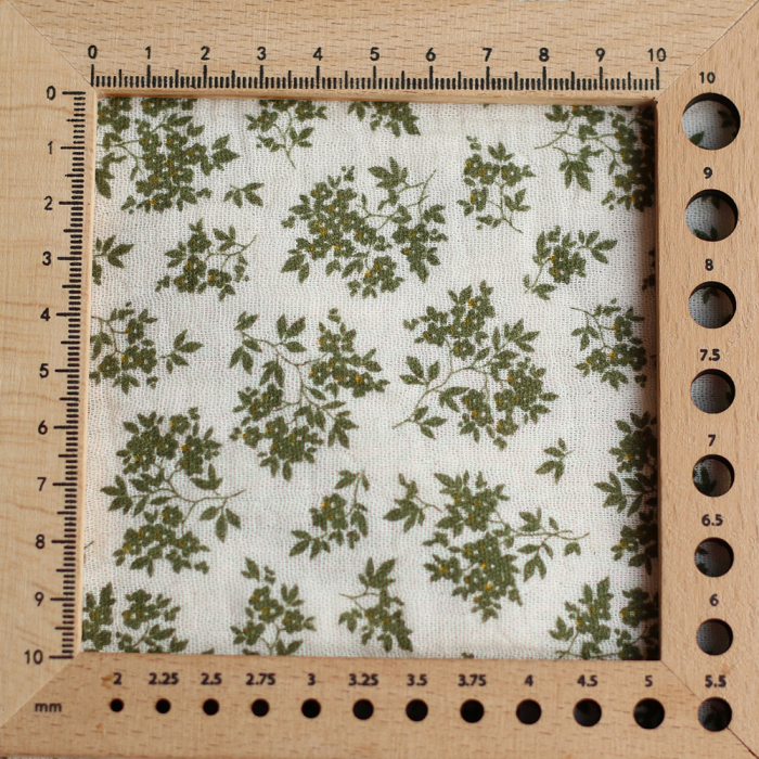 Soumeya - Double gaze coton BIO motif exclusif fond écru vert olive