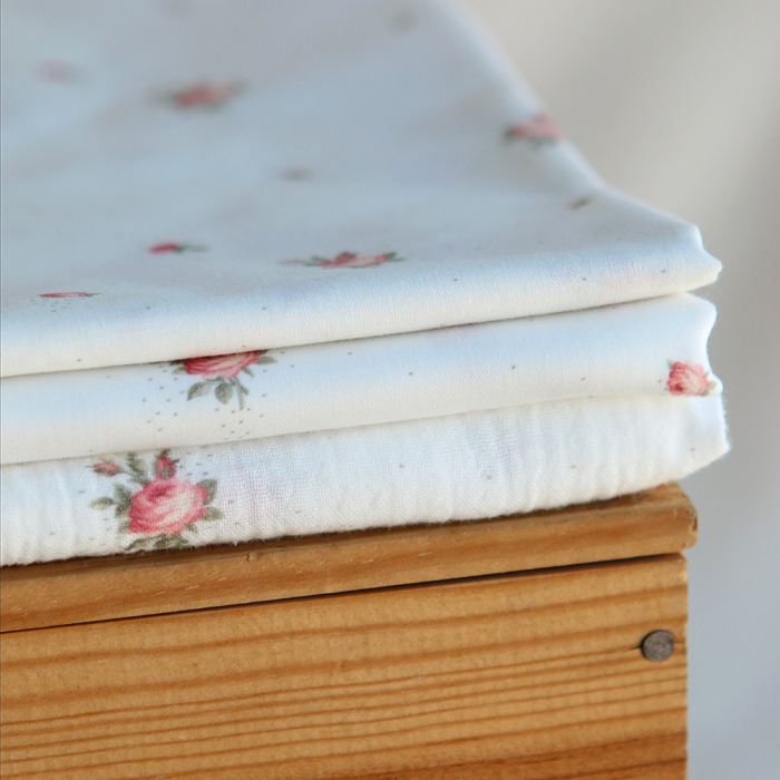 Christine - Popeline douce coton BIO organique fond blanc exclusif vert et rose