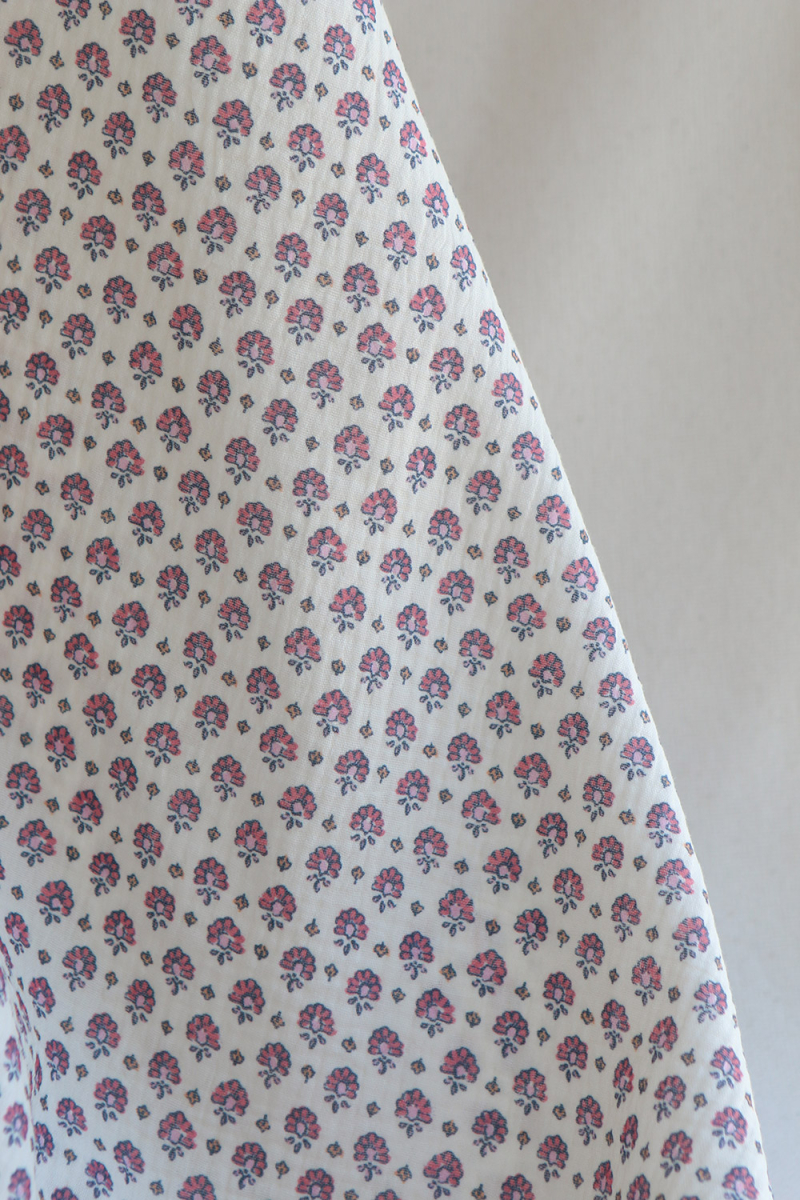 Leela - Double gaze de coton motif fleuri fond écru