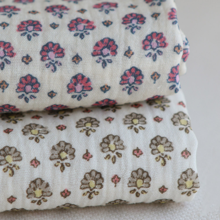 Leela - Double gaze de coton motif fleuri fond écru