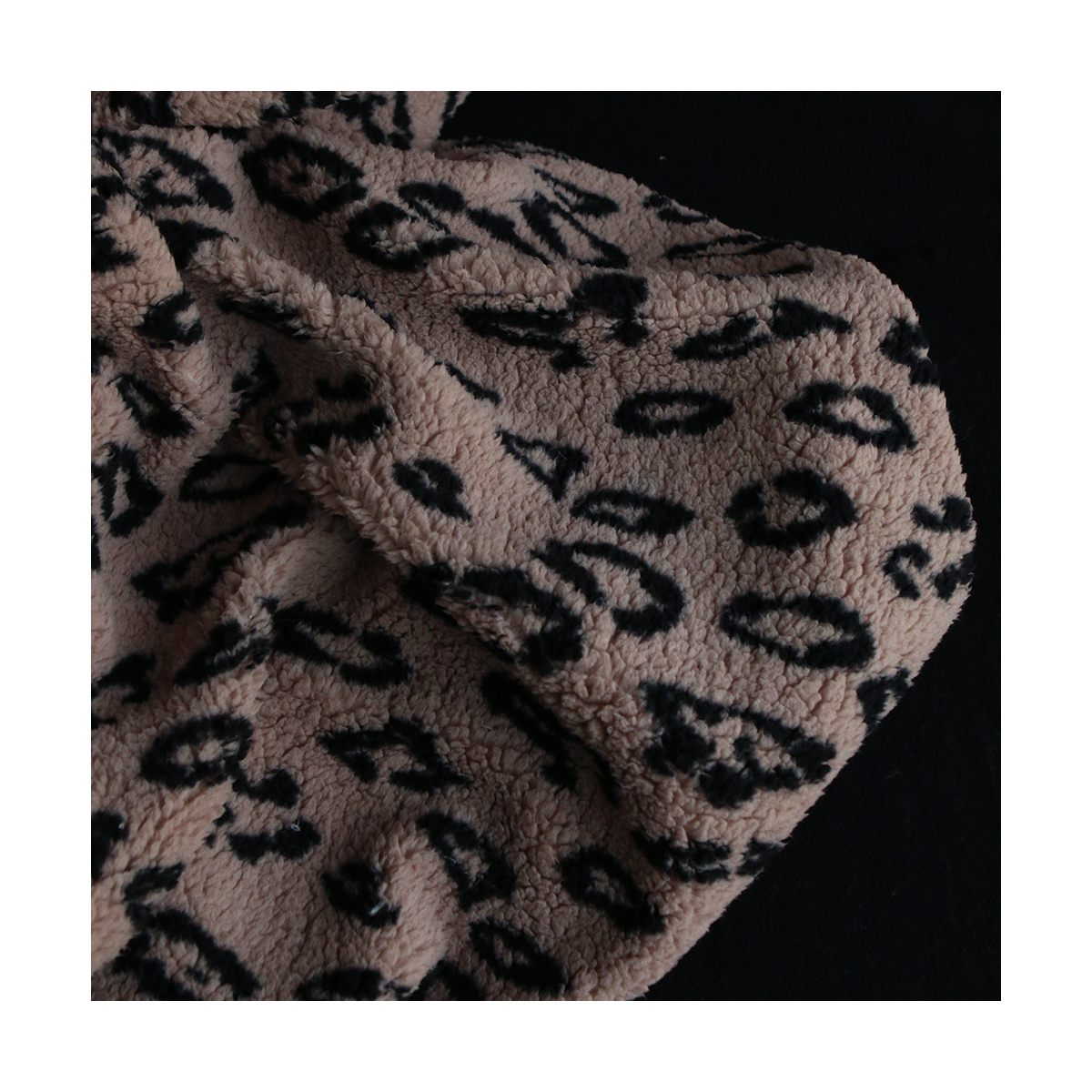 Teddy / moumoute bouclé fond marron glacé motif Graou