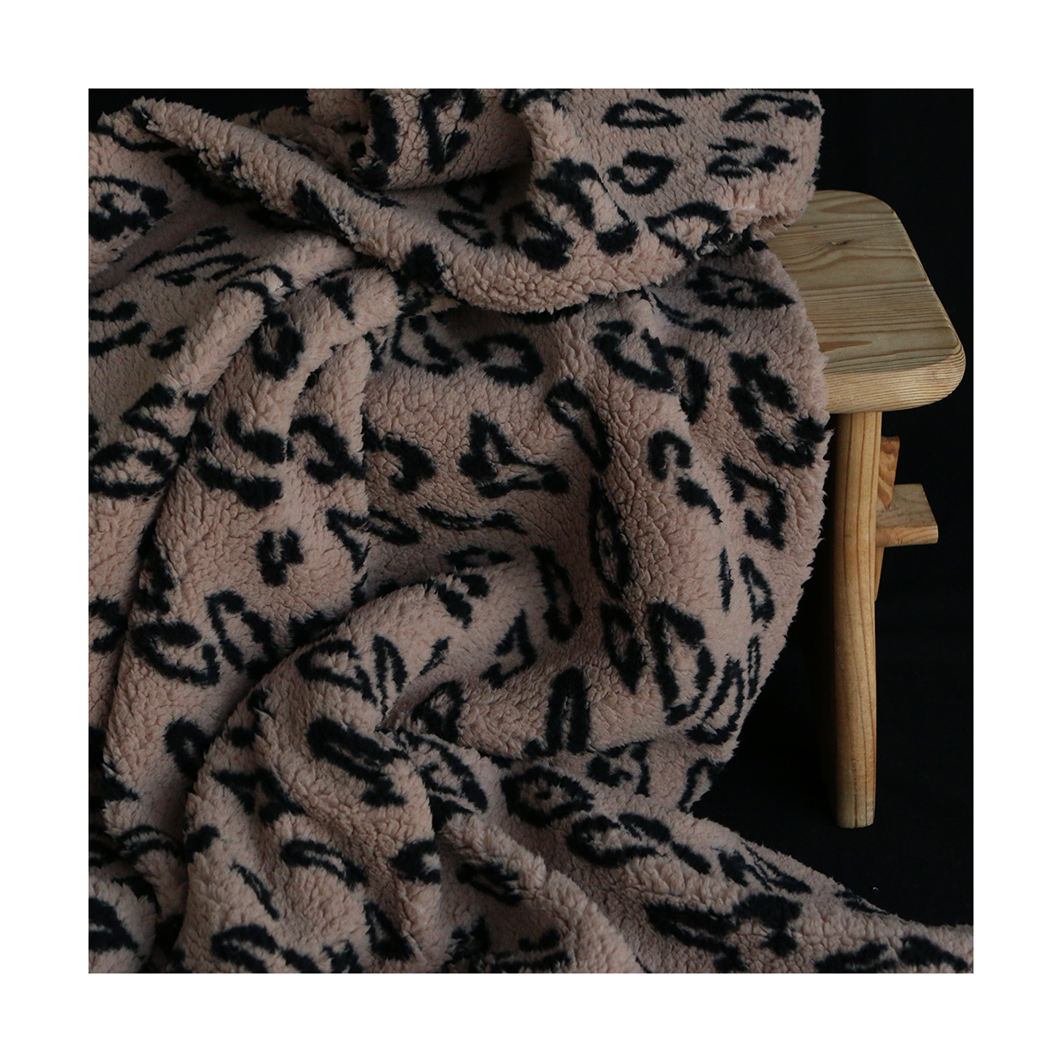 Teddy / moumoute bouclé fond marron glacé motif Graou