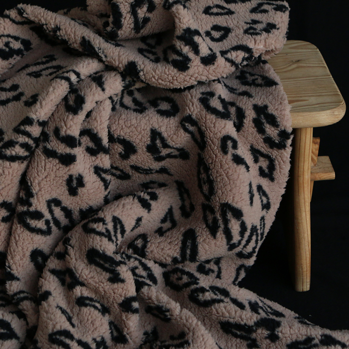 Teddy / moumoute bouclé fond marron glacé motif Graou