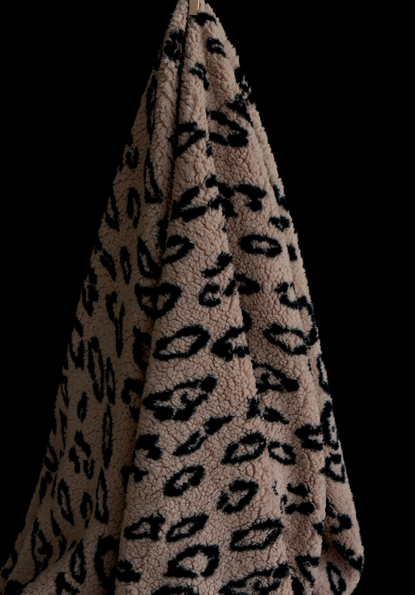 Teddy / moumoute bouclé fond marron glacé motif Graou