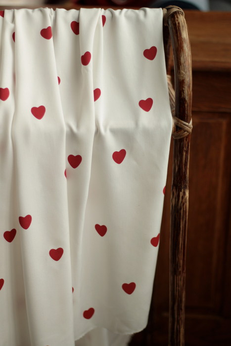 Manou - Viscose blanc cassé imprimée coeurs rouges Batikou - 3