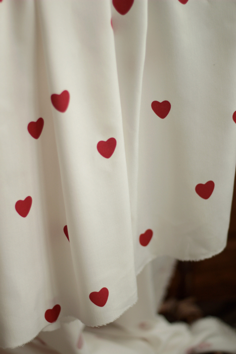 Manou - Viscose blanc cassé imprimée coeurs rouges Batikou - 5