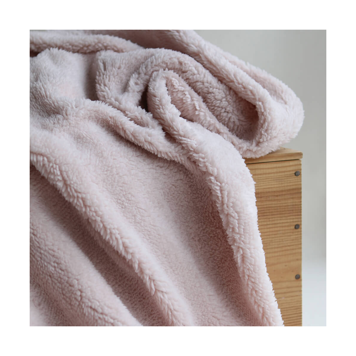 Teddy / moumoute bouclé coloris rose poudré