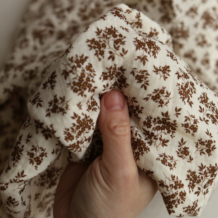 Soumeya - Double gaze coton BIO motif exclusif fond écru chocolat