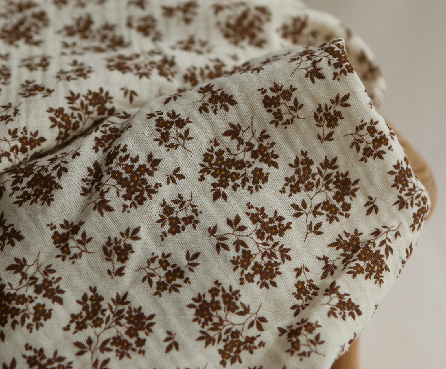 Soumeya - Double gaze coton BIO motif exclusif fond écru chocolat