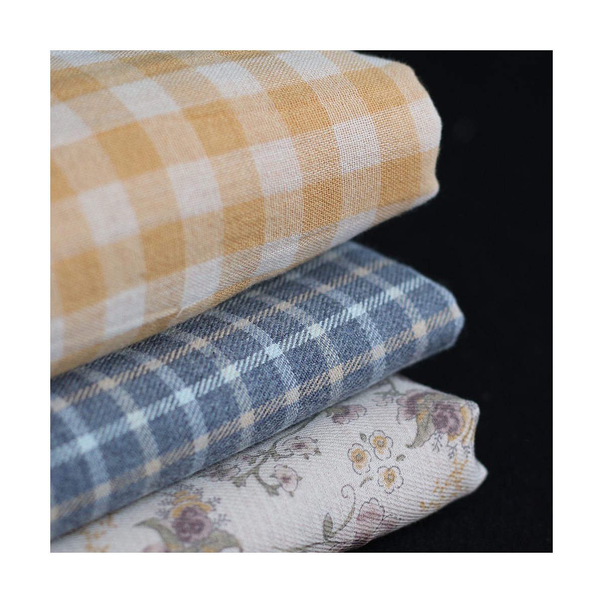 April - Tissu coton piqué léger texturé fleuri kaki