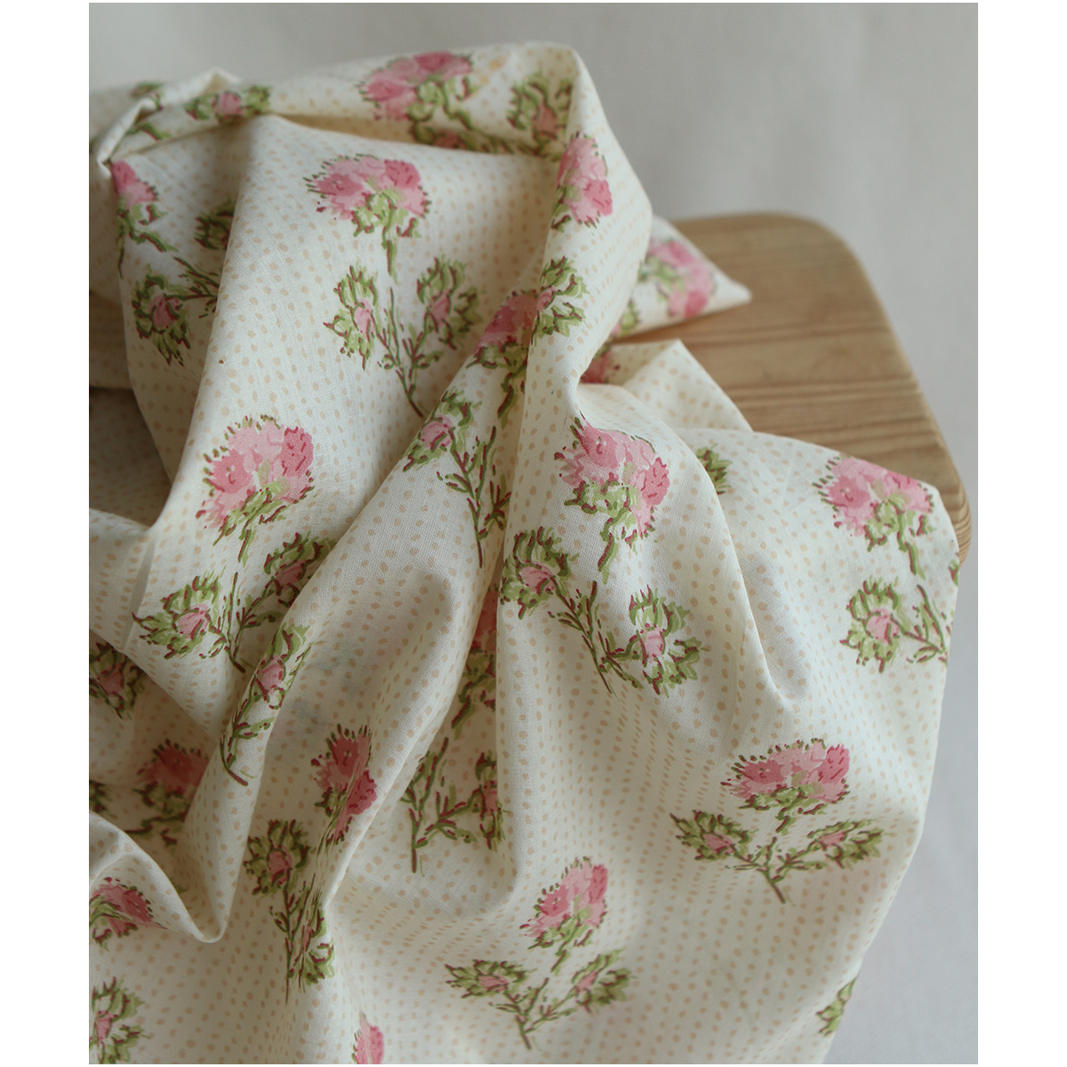 Karishma rose B- Tissu indien en coton imprimé main Hand Block Artisanal