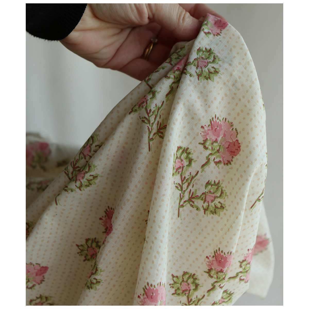 Karishma rose B- Tissu indien en coton imprimé main Hand Block Artisanal