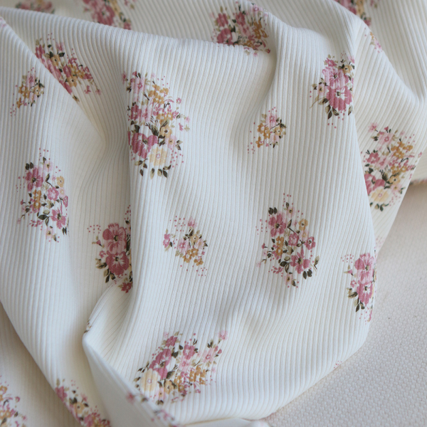 Jersey coton côtes fines à motif fleuri rose 2