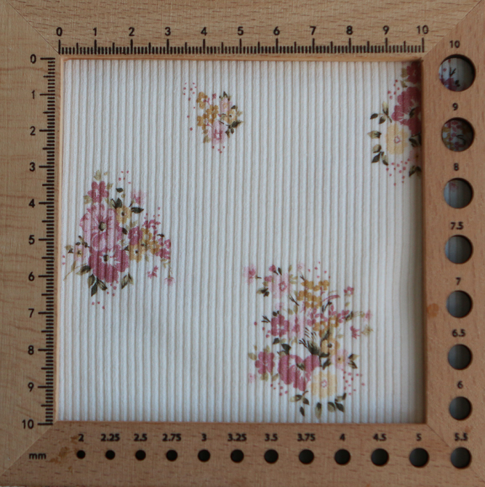 Jersey coton côtes fines à motif fleuri rose