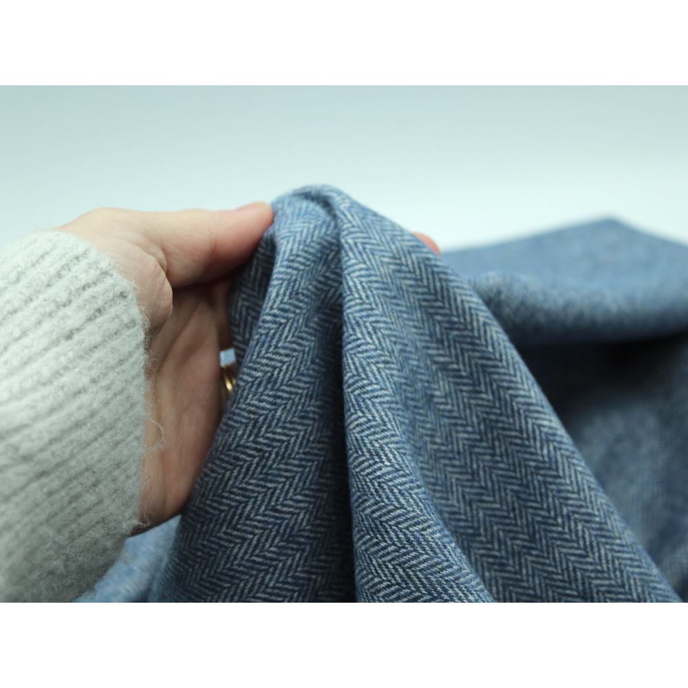 Tissu chevron texturé coton / laine coloris bleu jean