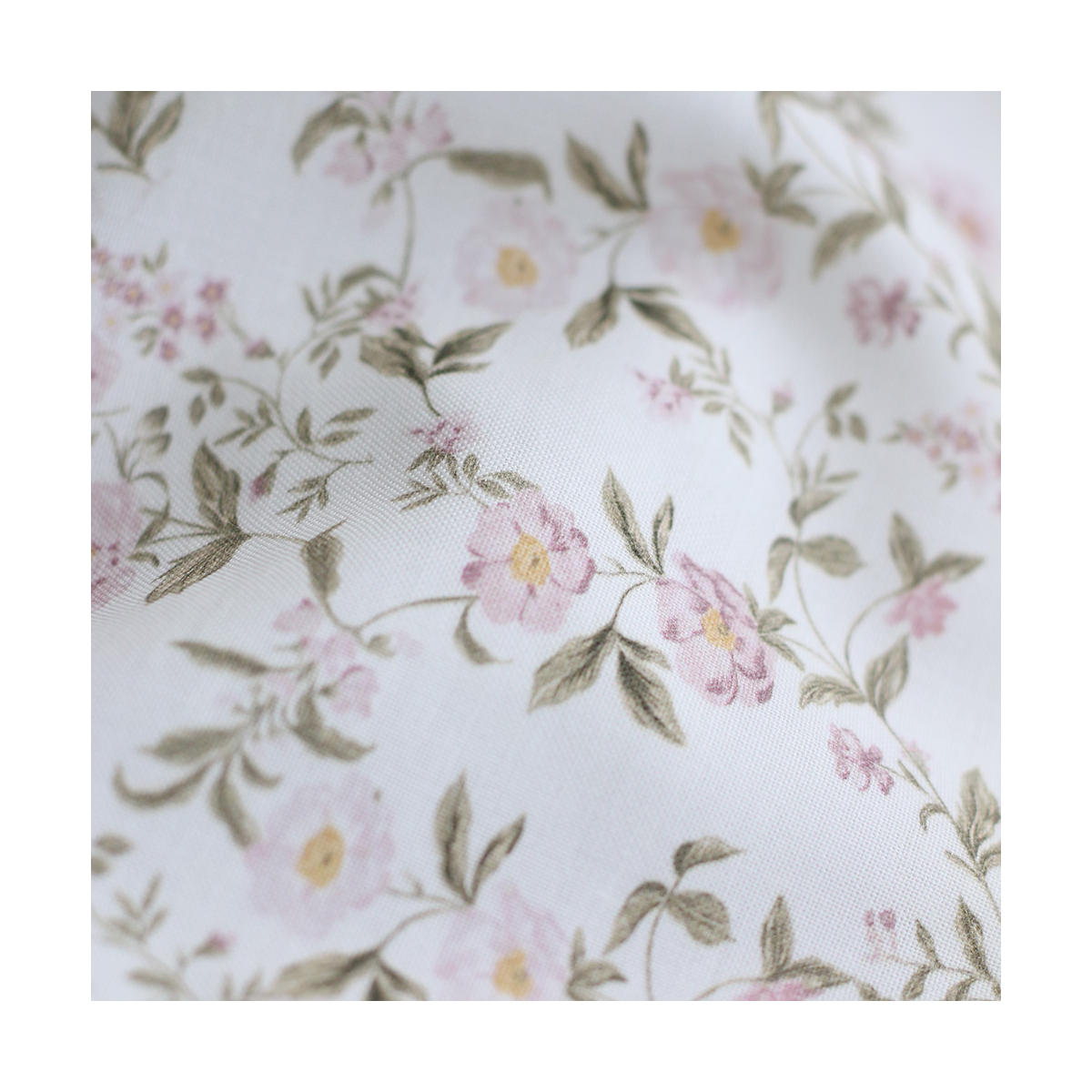Romy - Popeline douce coton organique fond ivoire imprimé fleuri