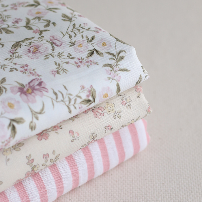 Romy - Popeline douce coton organique fond ivoire imprimé fleuri