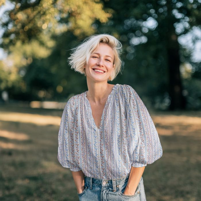 Double gaze de coton bio imprimée feuillages fond blanc