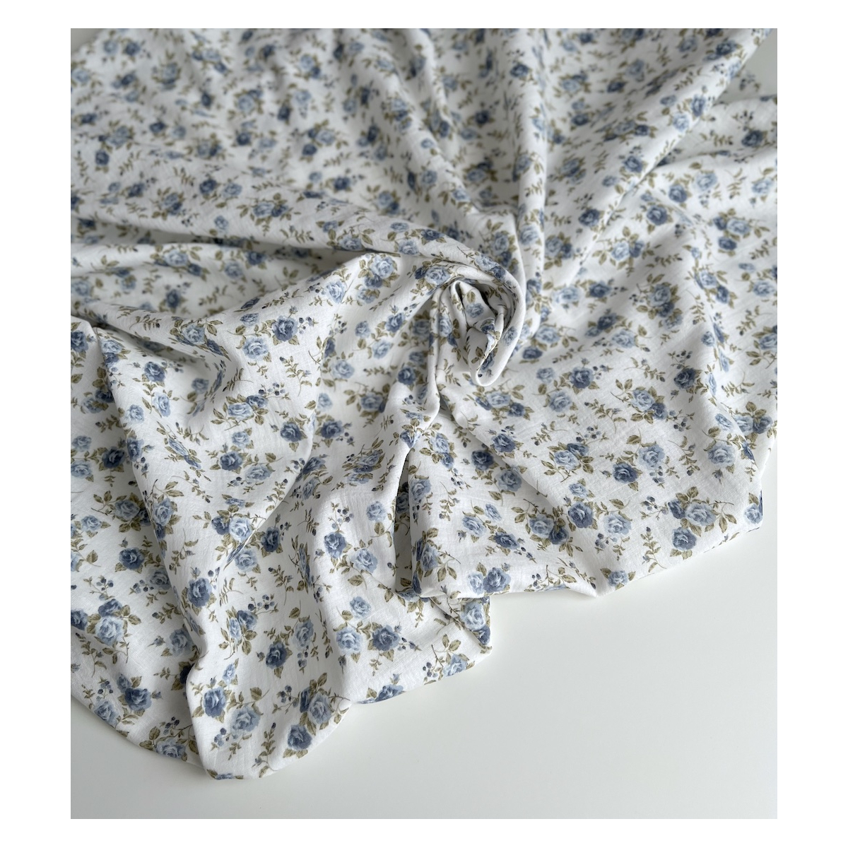 Diana - Double gaze de coton motif rose fanées bleu / vert Tissus issus de l'agriculture biologique  - 4