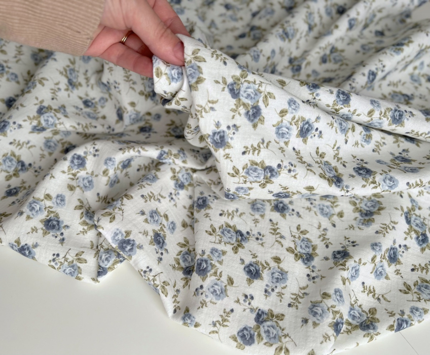 Diana - Double gaze de coton motif rose fanées bleu / vert Tissus issus de l'agriculture biologique  - 6