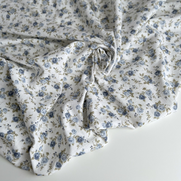 Diana - Double gaze de coton motif rose fanées bleu / vert Tissus issus de l'agriculture biologique  - 1