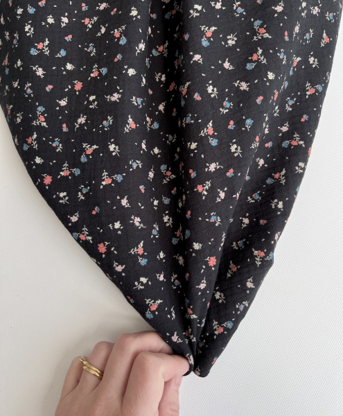 Double gaze de coton BIO anthracite motif fleuri Tissus issus de l'agriculture biologique  - 1 2